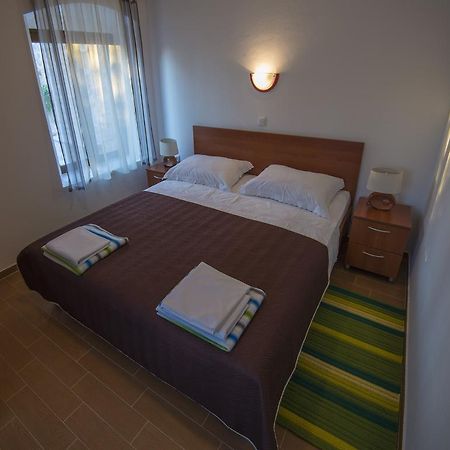 Apartments Punta Стариград-Пакленица Экстерьер фото